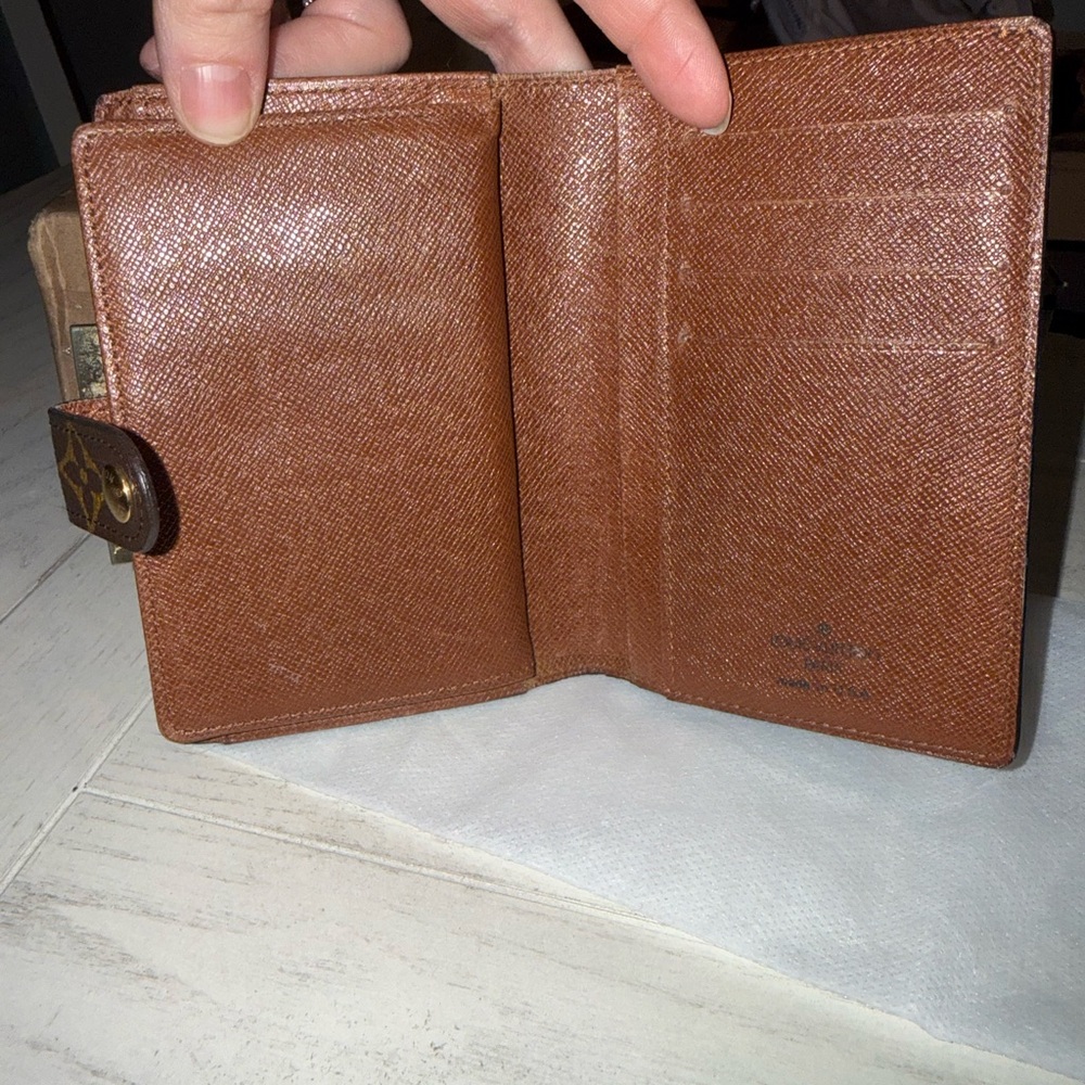 Louis Vuitton Monogram Kisslock Compact Wallet - Picture 9 of 16